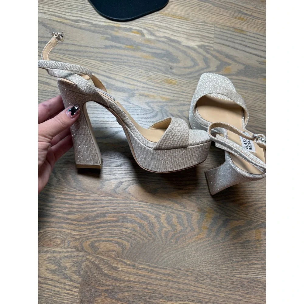 Badgley Mischka Gold Glitter Platform Block Heel Sandals 5.5 Champagne